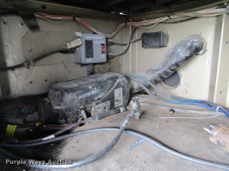 image for item DE5256 2009 Volvo VN semi truck