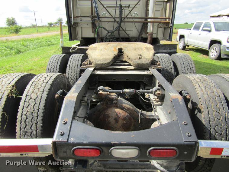 image for item DE5256 2009 Volvo VN semi truck