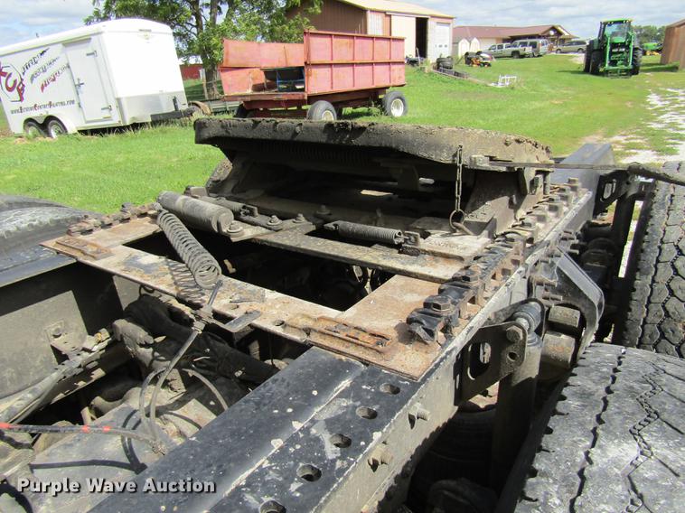 image for item DE5256 2009 Volvo VN semi truck