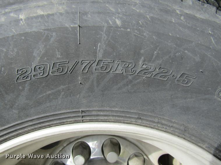 image for item DE5256 2009 Volvo VN semi truck