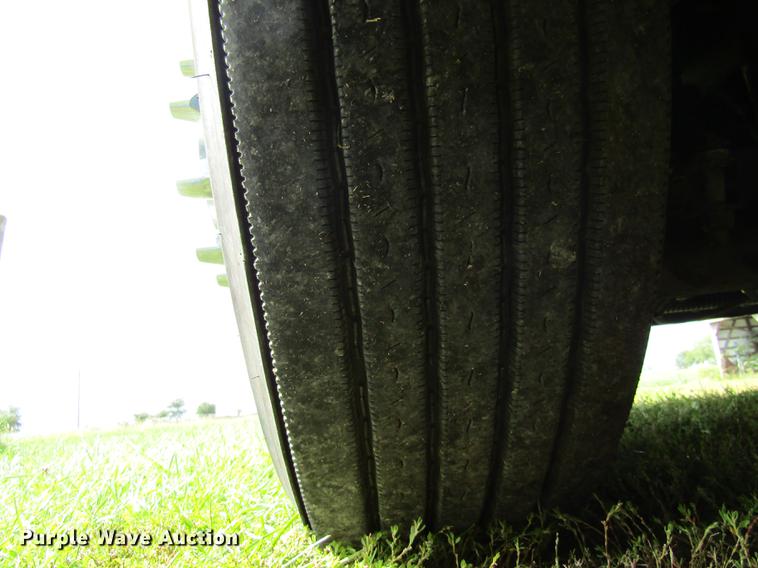 image for item DE5256 2009 Volvo VN semi truck