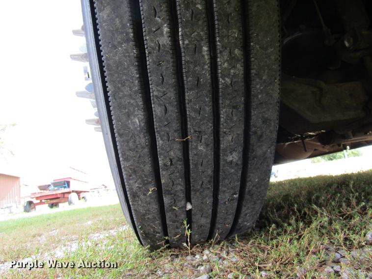 image for item DE5256 2009 Volvo VN semi truck