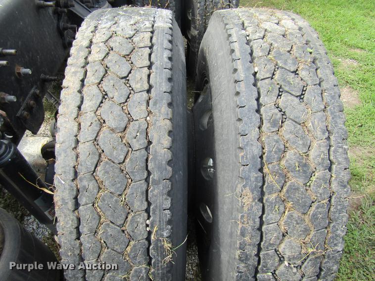 image for item DE5256 2009 Volvo VN semi truck