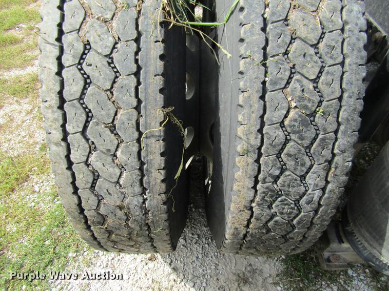 image for item DE5256 2009 Volvo VN semi truck