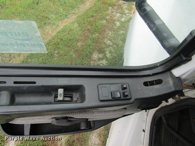 image for item DE5258 1999 Volvo VN semi truck