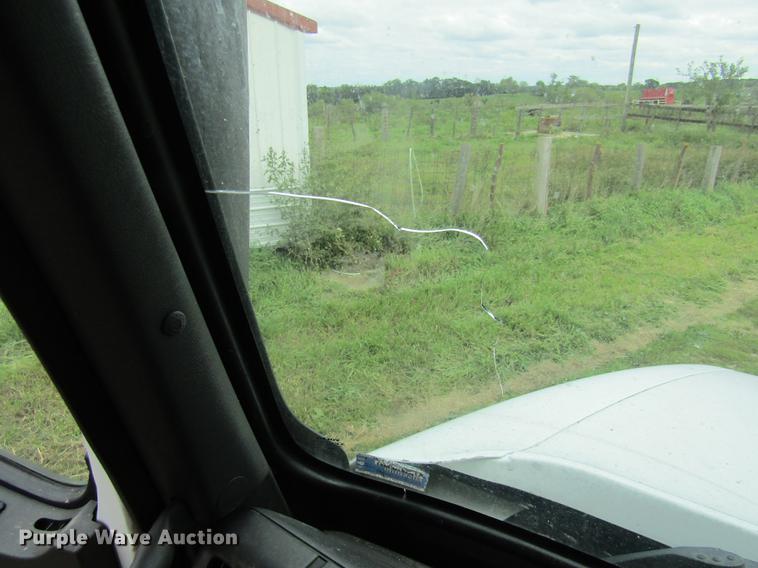 image for item DE5258 1999 Volvo VN semi truck