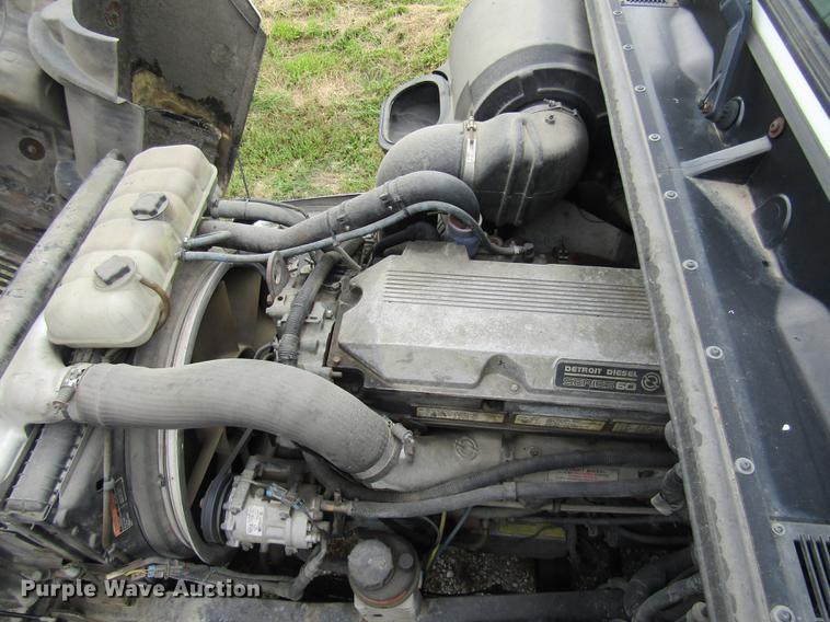 image for item DE5258 1999 Volvo VN semi truck