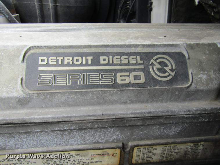 image for item DE5258 1999 Volvo VN semi truck