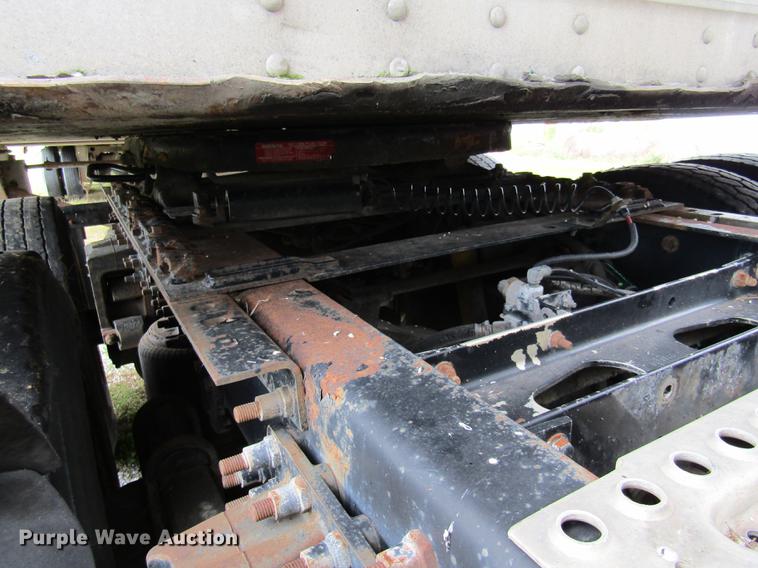 image for item DE5258 1999 Volvo VN semi truck