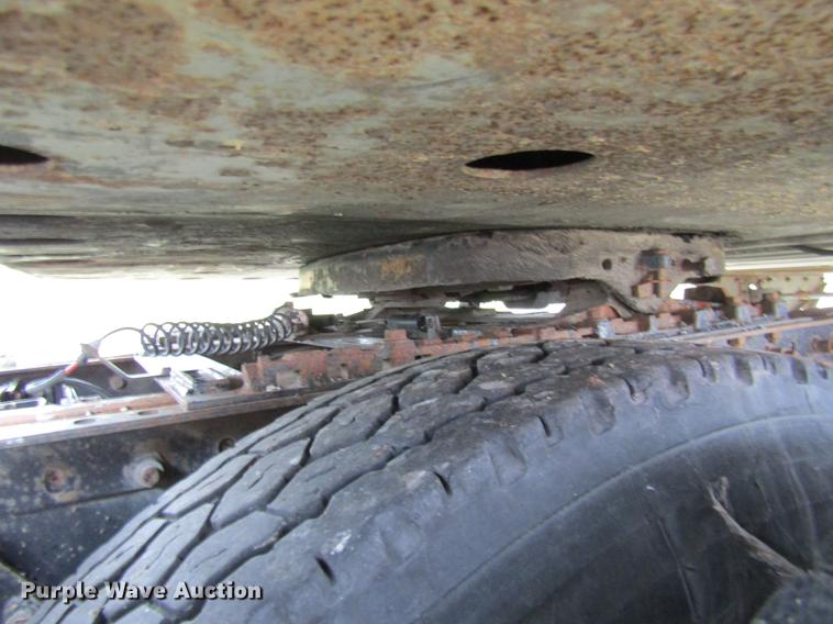 image for item DE5258 1999 Volvo VN semi truck