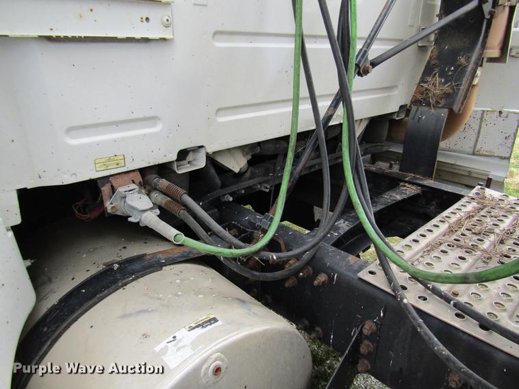 image for item DE5258 1999 Volvo VN semi truck