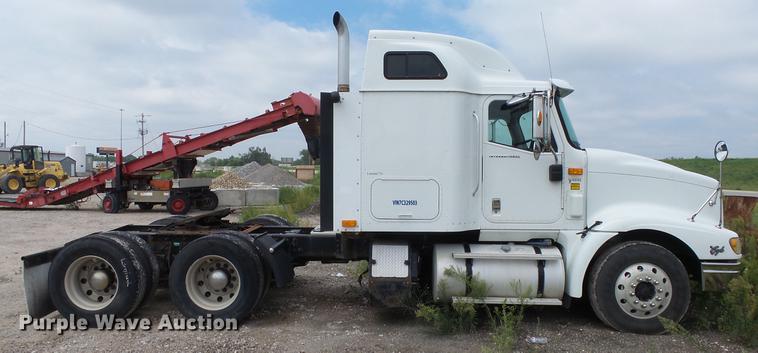 image for item DE7235 2007 International 9400i semi truck