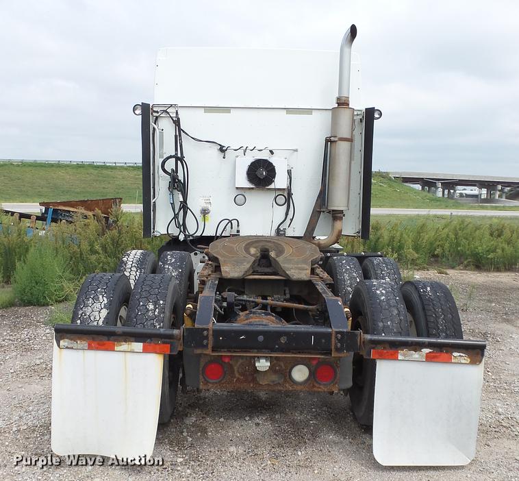 image for item DE7235 2007 International 9400i semi truck