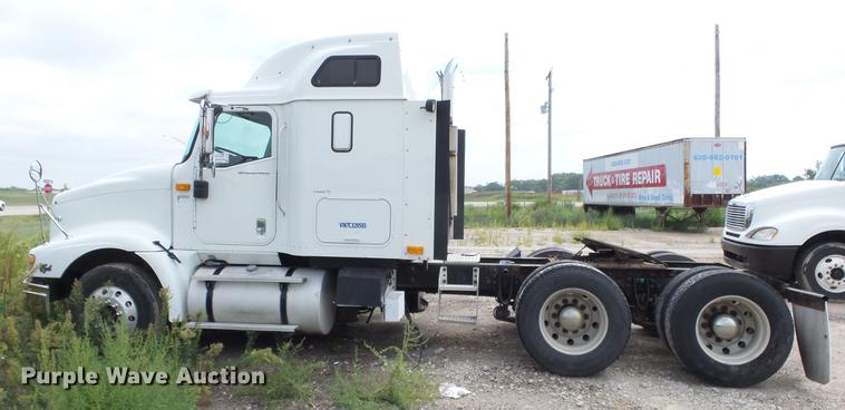 image for item DE7235 2007 International 9400i semi truck