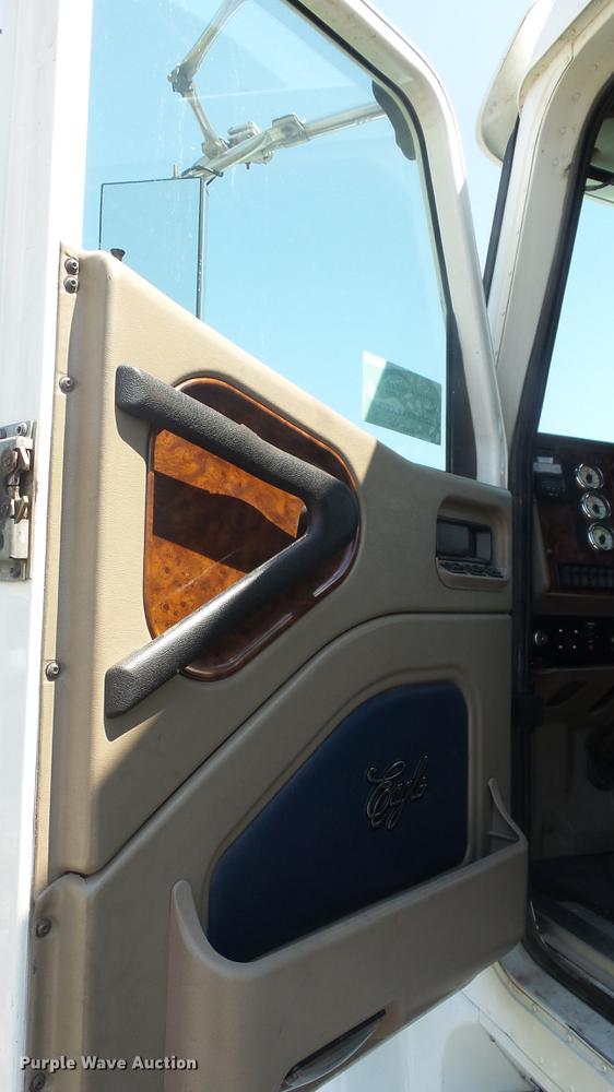 image for item DE7235 2007 International 9400i semi truck