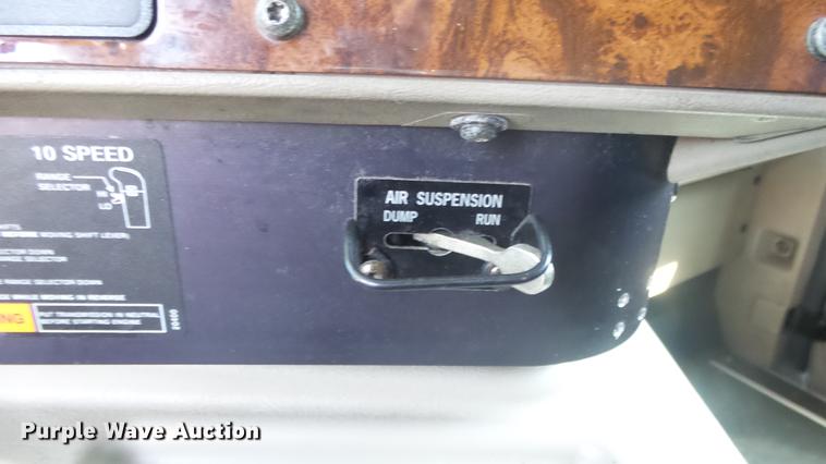 image for item DE7235 2007 International 9400i semi truck