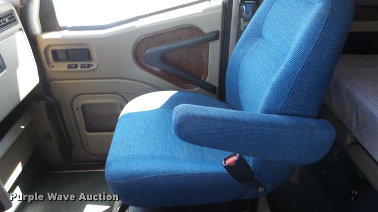 image for item DE7235 2007 International 9400i semi truck