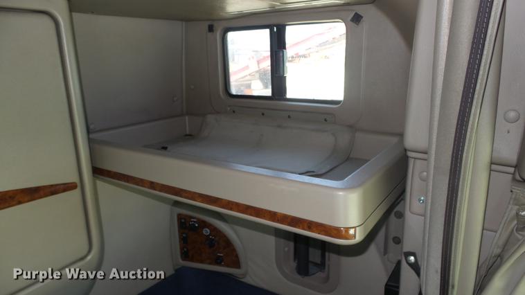 image for item DE7235 2007 International 9400i semi truck