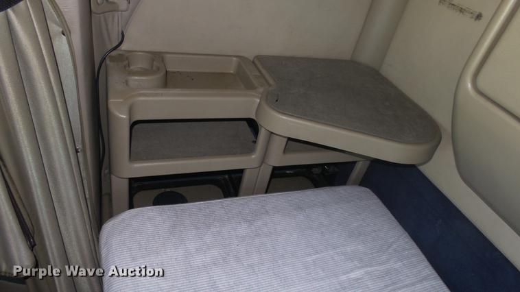 image for item DE7235 2007 International 9400i semi truck