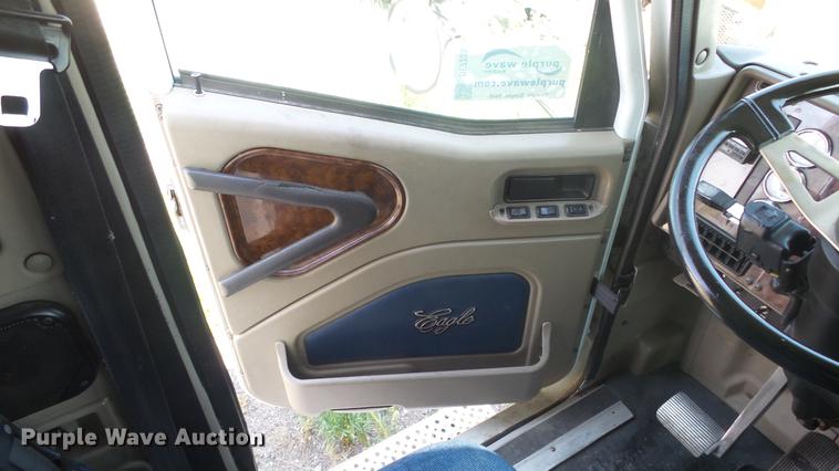 image for item DE7235 2007 International 9400i semi truck