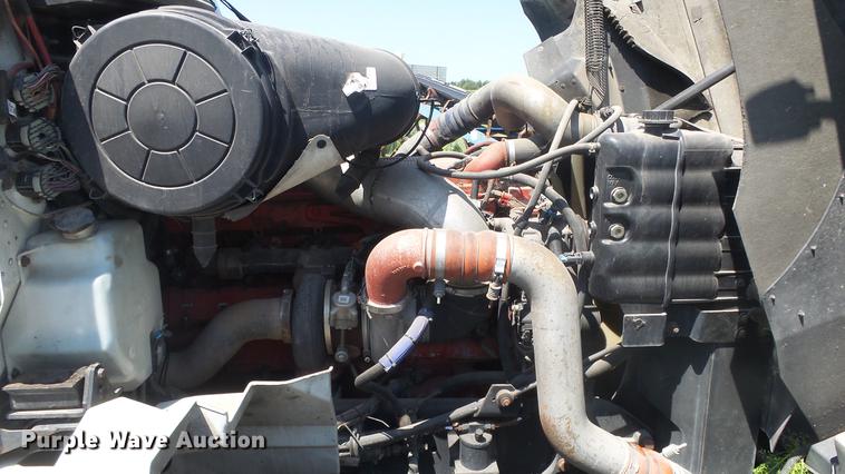 image for item DE7235 2007 International 9400i semi truck