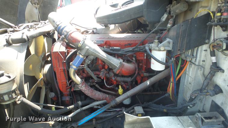 image for item DE7235 2007 International 9400i semi truck