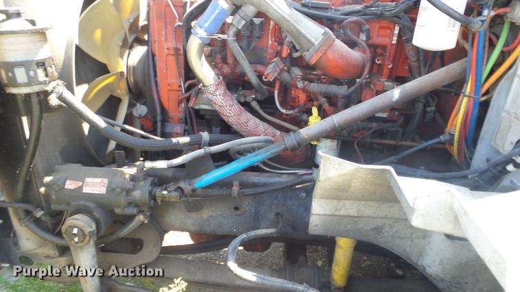 image for item DE7235 2007 International 9400i semi truck