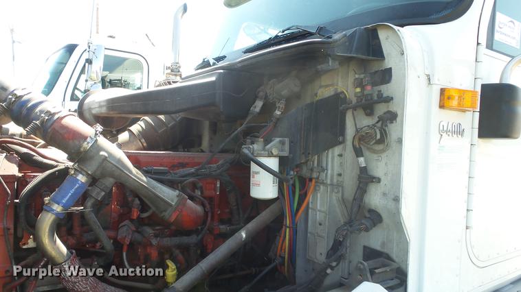 image for item DE7235 2007 International 9400i semi truck