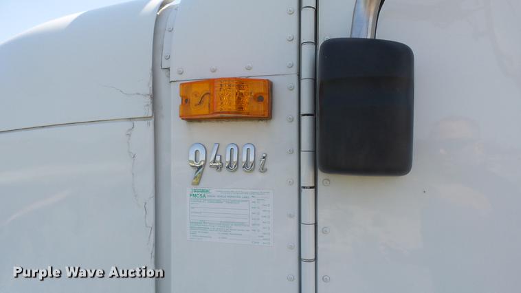 image for item DE7235 2007 International 9400i semi truck