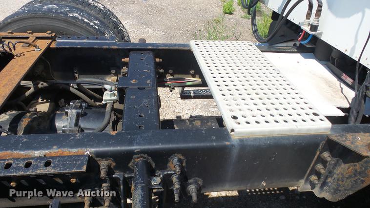 image for item DE7235 2007 International 9400i semi truck