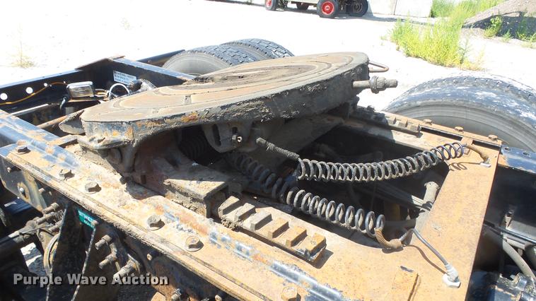 image for item DE7235 2007 International 9400i semi truck