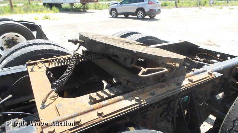 image for item DE7235 2007 International 9400i semi truck