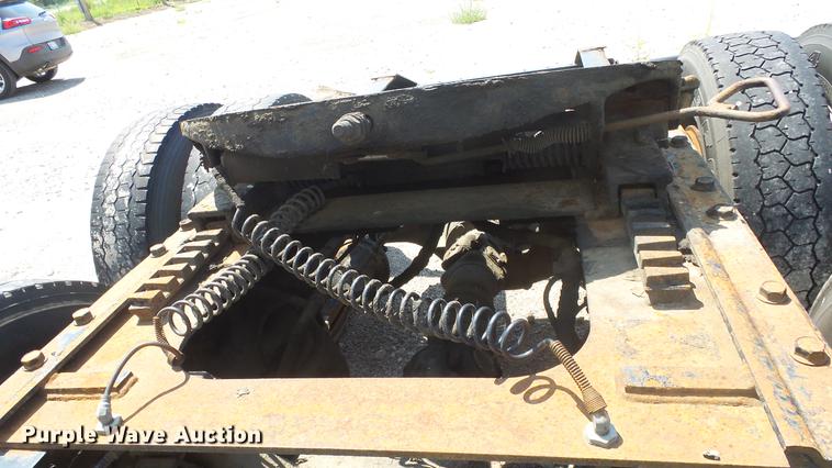 image for item DE7235 2007 International 9400i semi truck