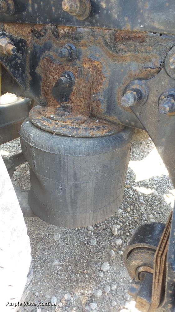 image for item DE7235 2007 International 9400i semi truck