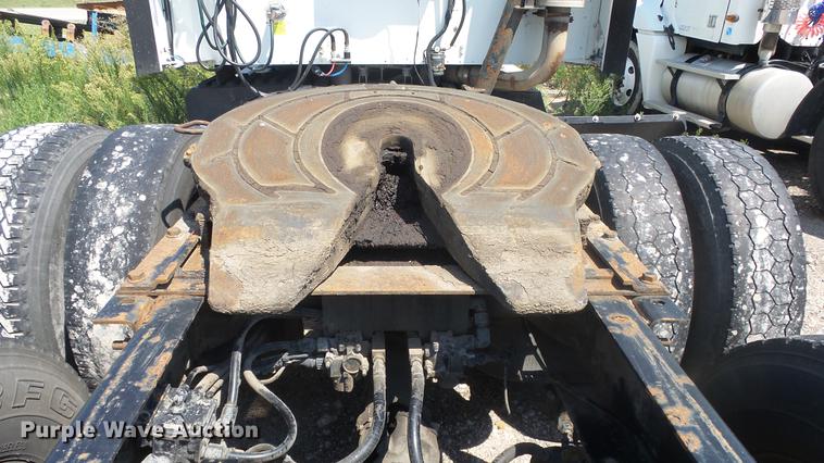 image for item DE7235 2007 International 9400i semi truck