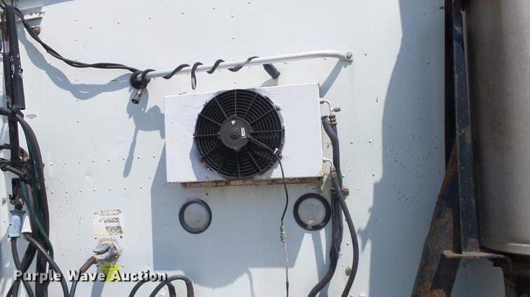 image for item DE7235 2007 International 9400i semi truck