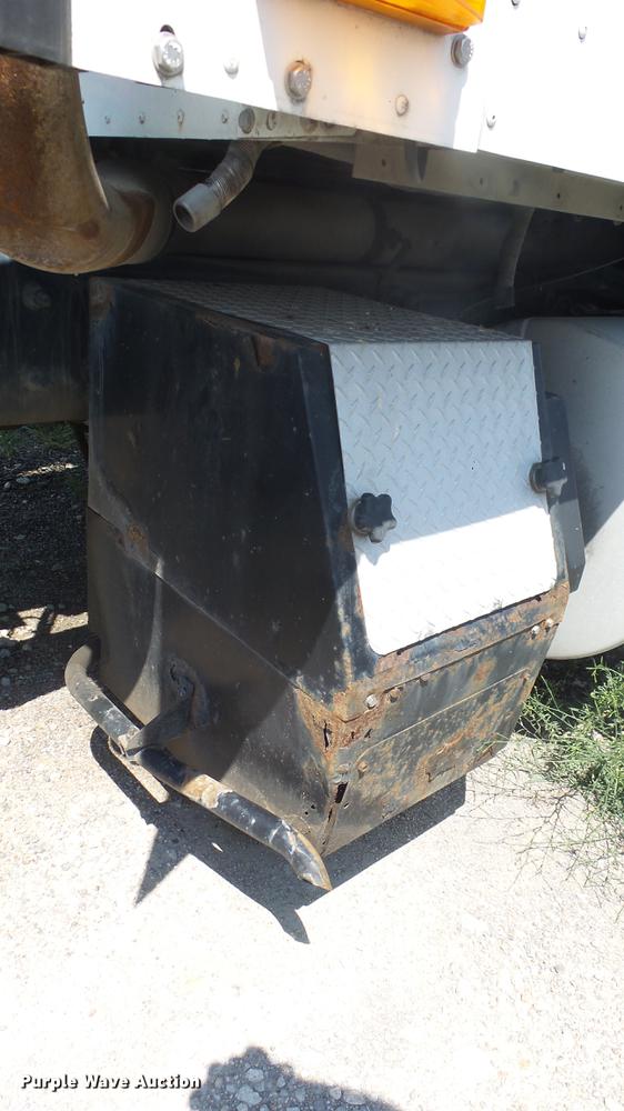 image for item DE7235 2007 International 9400i semi truck