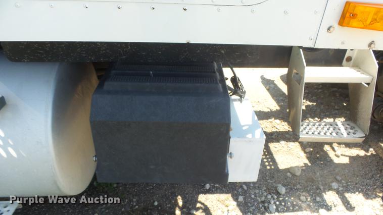 image for item DE7235 2007 International 9400i semi truck