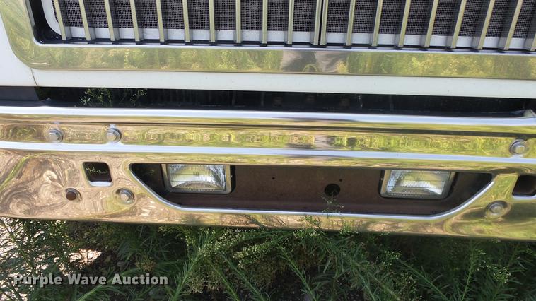 image for item DE7235 2007 International 9400i semi truck