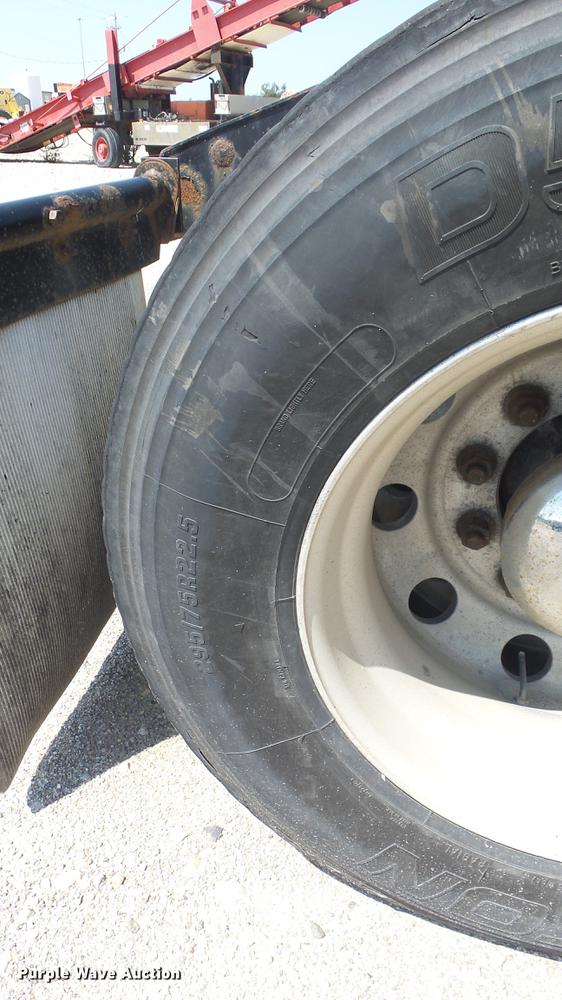 image for item DE7235 2007 International 9400i semi truck