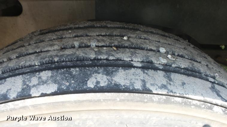 image for item DE7235 2007 International 9400i semi truck