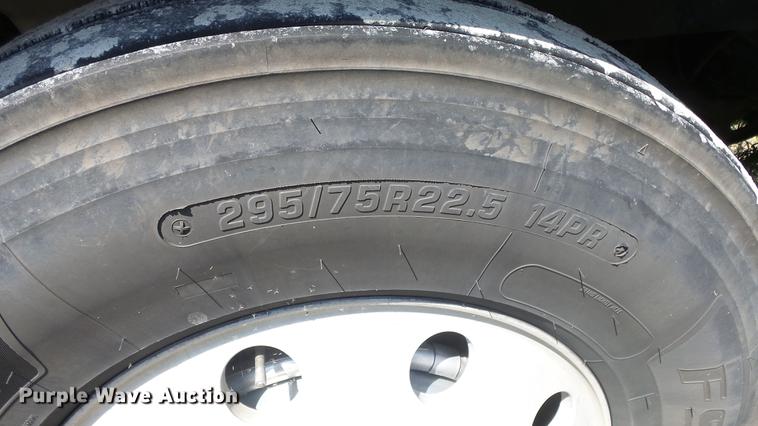 image for item DE7235 2007 International 9400i semi truck