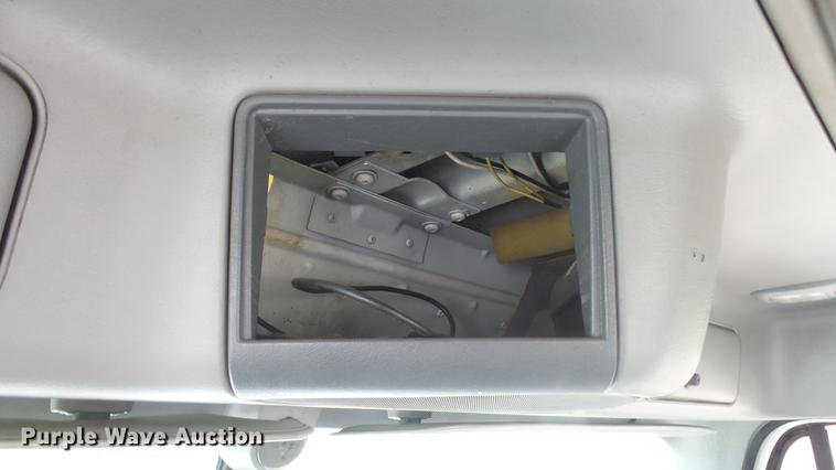 image for item DE7236 2004 Freightliner Columbia semi truck