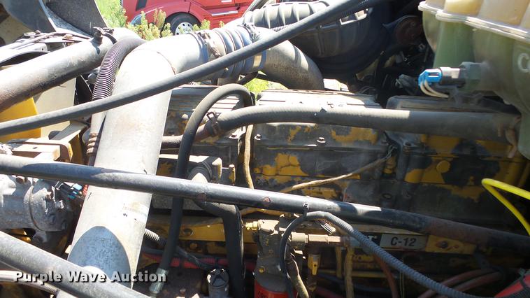 image for item DE7236 2004 Freightliner Columbia semi truck