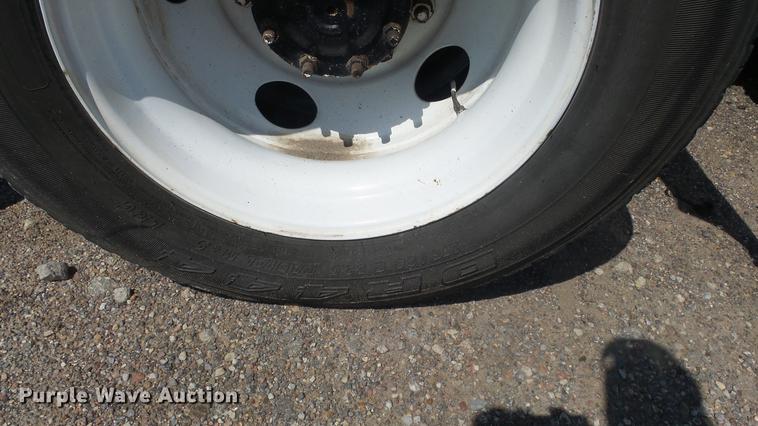 image for item DE7236 2004 Freightliner Columbia semi truck