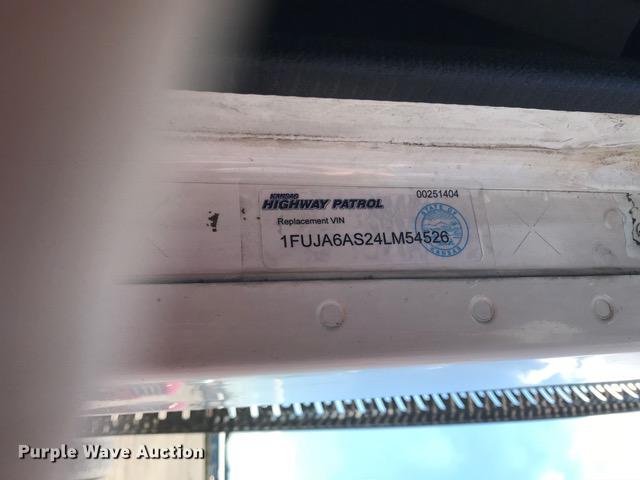 image for item DE7236 2004 Freightliner Columbia semi truck