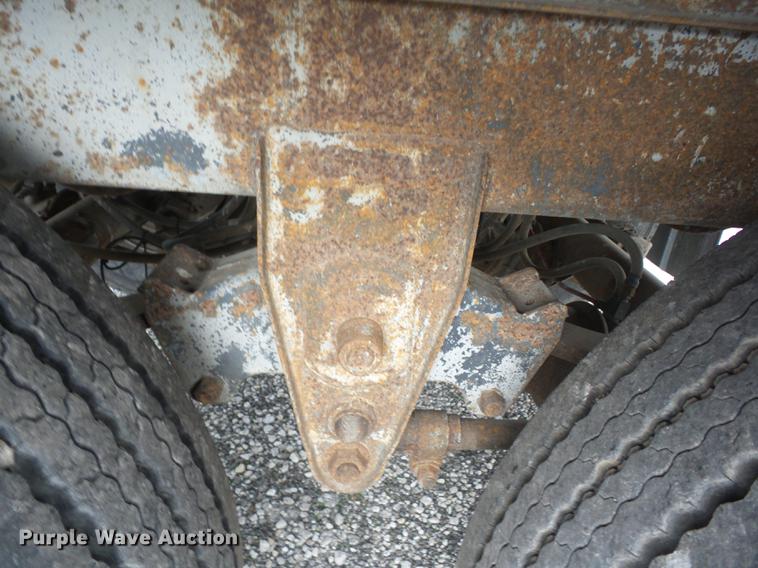 image for item DF1250 1998 Hyundai VI2530152JSR dry van trailer