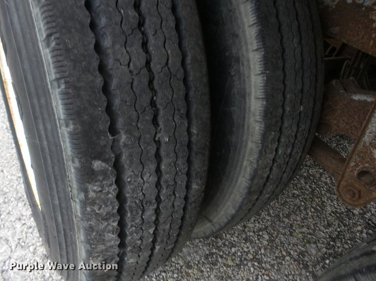 image for item DF1250 1998 Hyundai VI2530152JSR dry van trailer