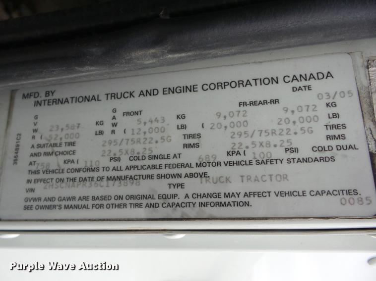 image for item DF1252 2006 International 9400i semi truck