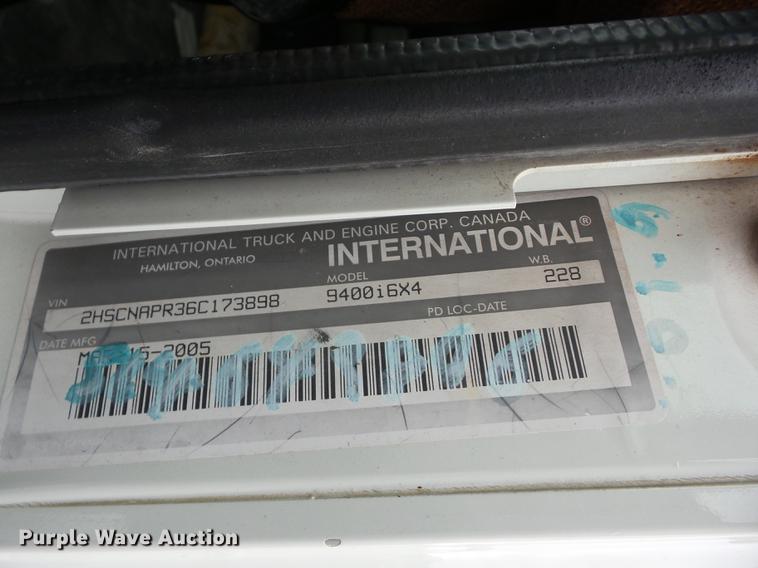 image for item DF1252 2006 International 9400i semi truck